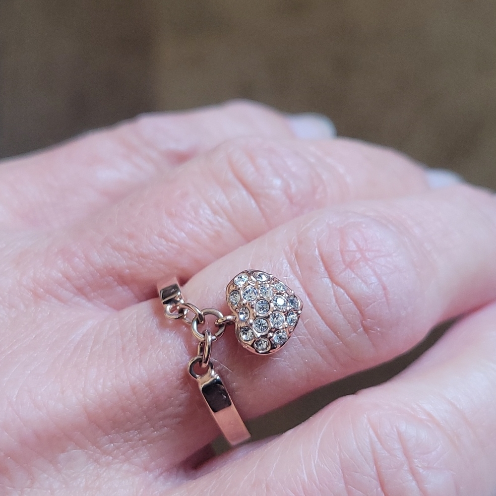 Rose gold ring with dangle heart size 7